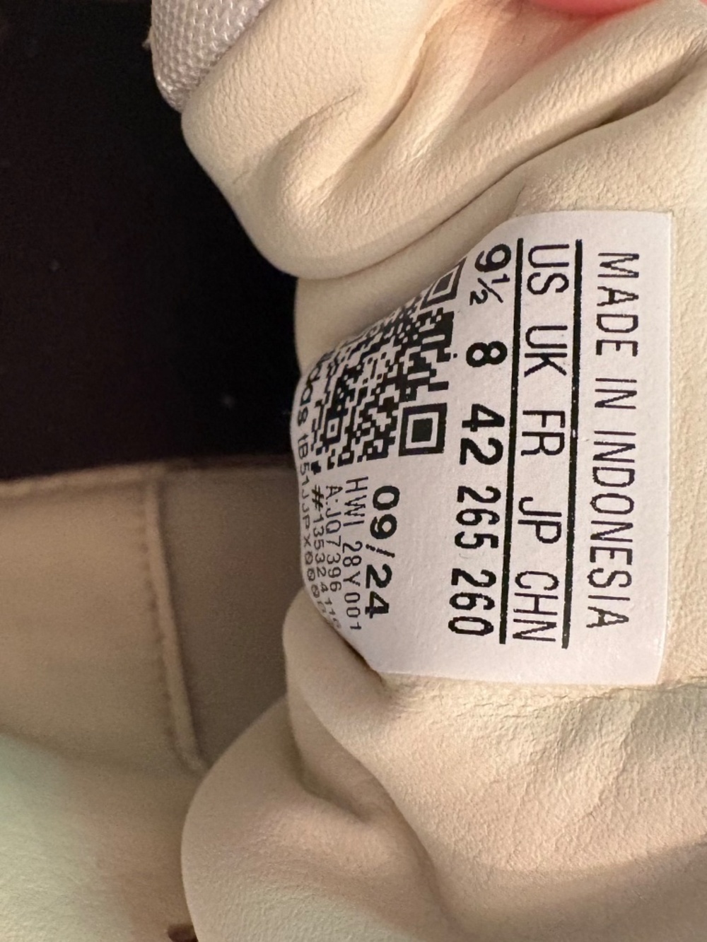 Adidas Women's Sneaker Size 9 1/2 - Picture 6 of 6